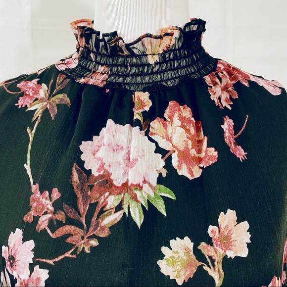 Vince Camuto Sleeveless Floral Top - Picture 2 of 6